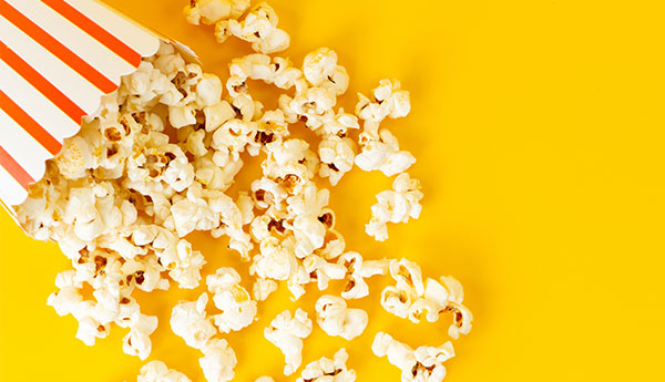 Palomitas para ver las mejores películas para aprender inglés