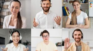 Equipo de trabajo comunicándose y expresándose en una reunión de trabajo.