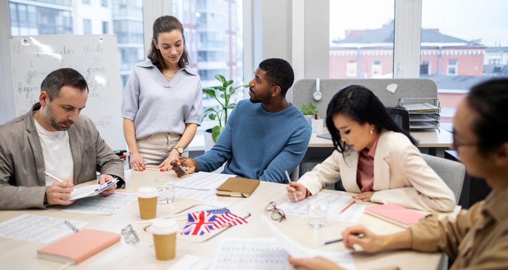 Grupo de profesionales estudiando inglés a nivel C2