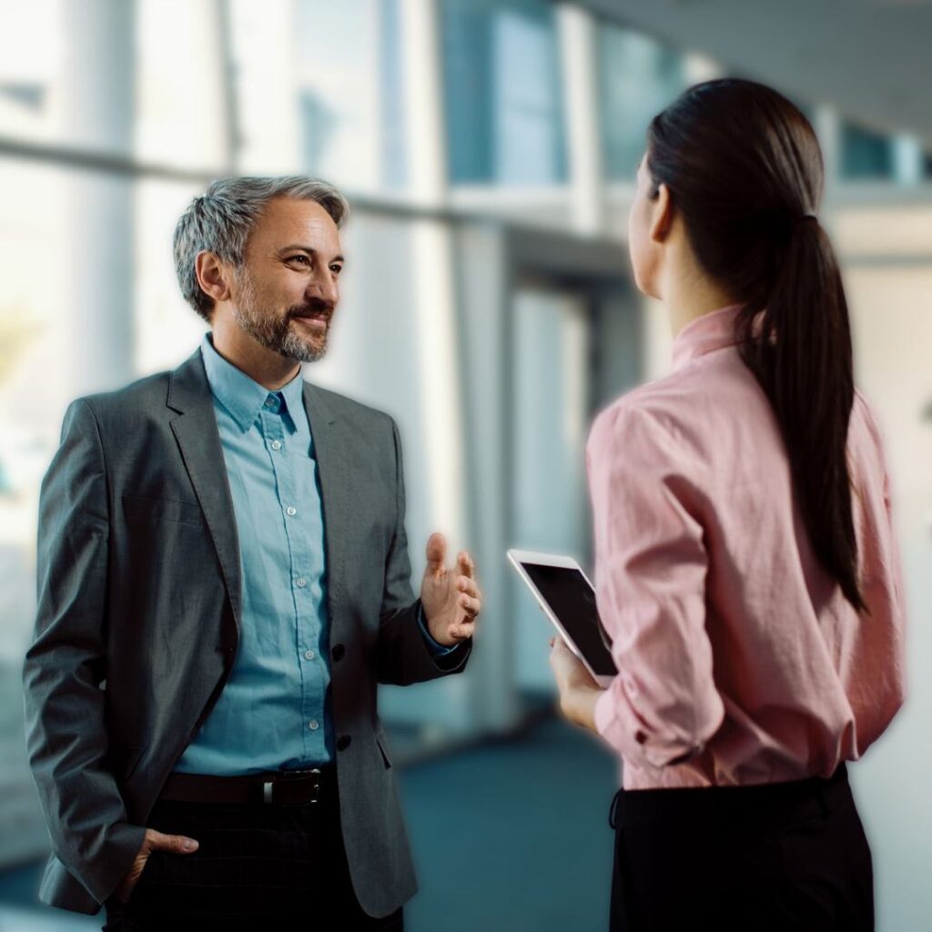 Ejecutivo recibiendo sesiones individuales de coaching ejecutivo de Kleinson.