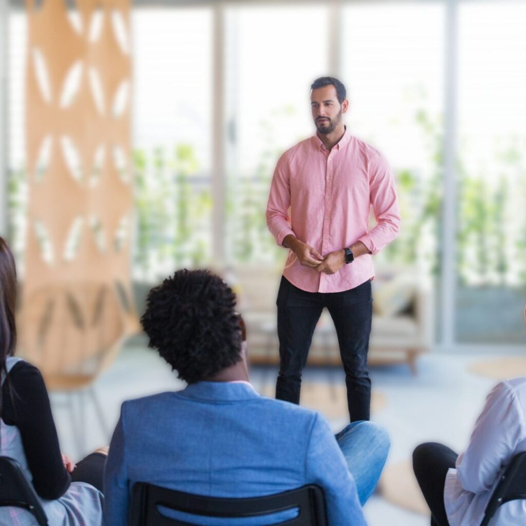 Sesión grupal de coaching de equipos para empresa.