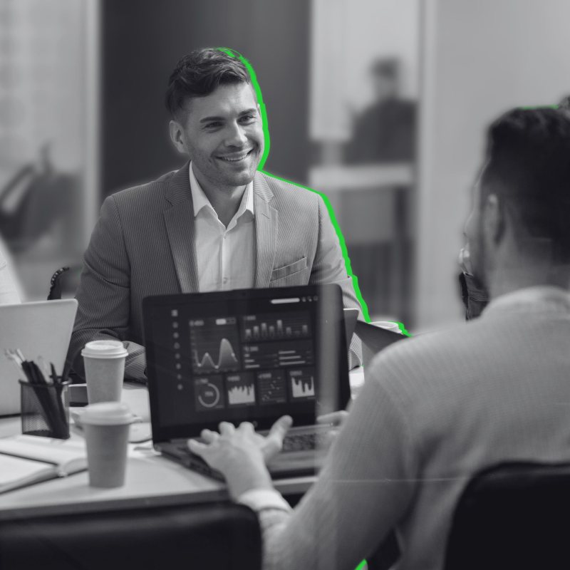 Consultoría de idiomas para empresas orientada a la comunicación profesional.