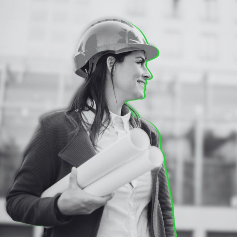 Ingeniera utilizando inglés en un entorno industrial.