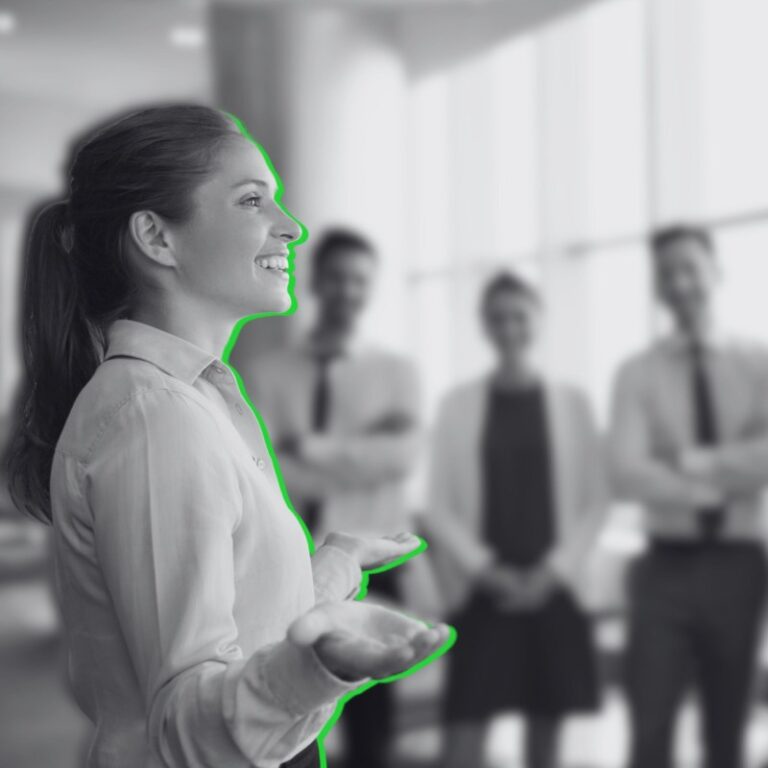 Equipo de recursos humanos comunicándose en inglés.